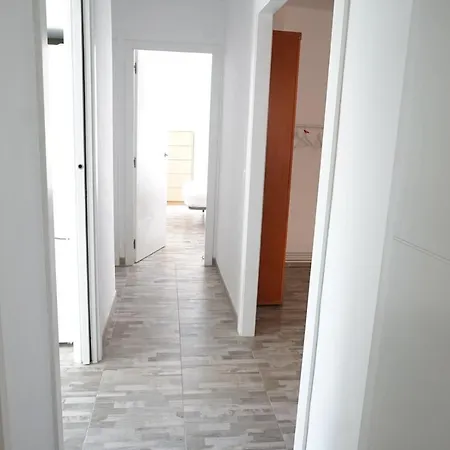Centrico Y Amplio En Apartament Malaga